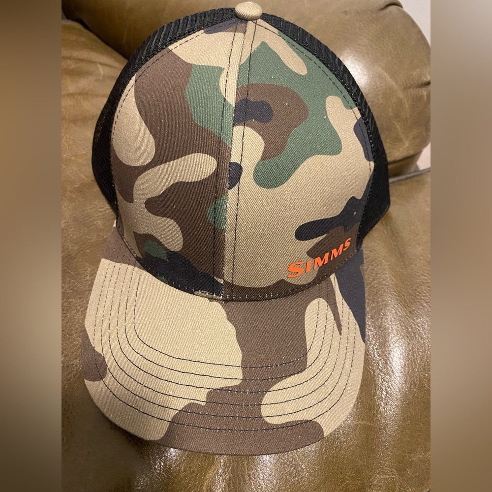 Simms fishing camouflage baseball trucker cap. Woodland green.